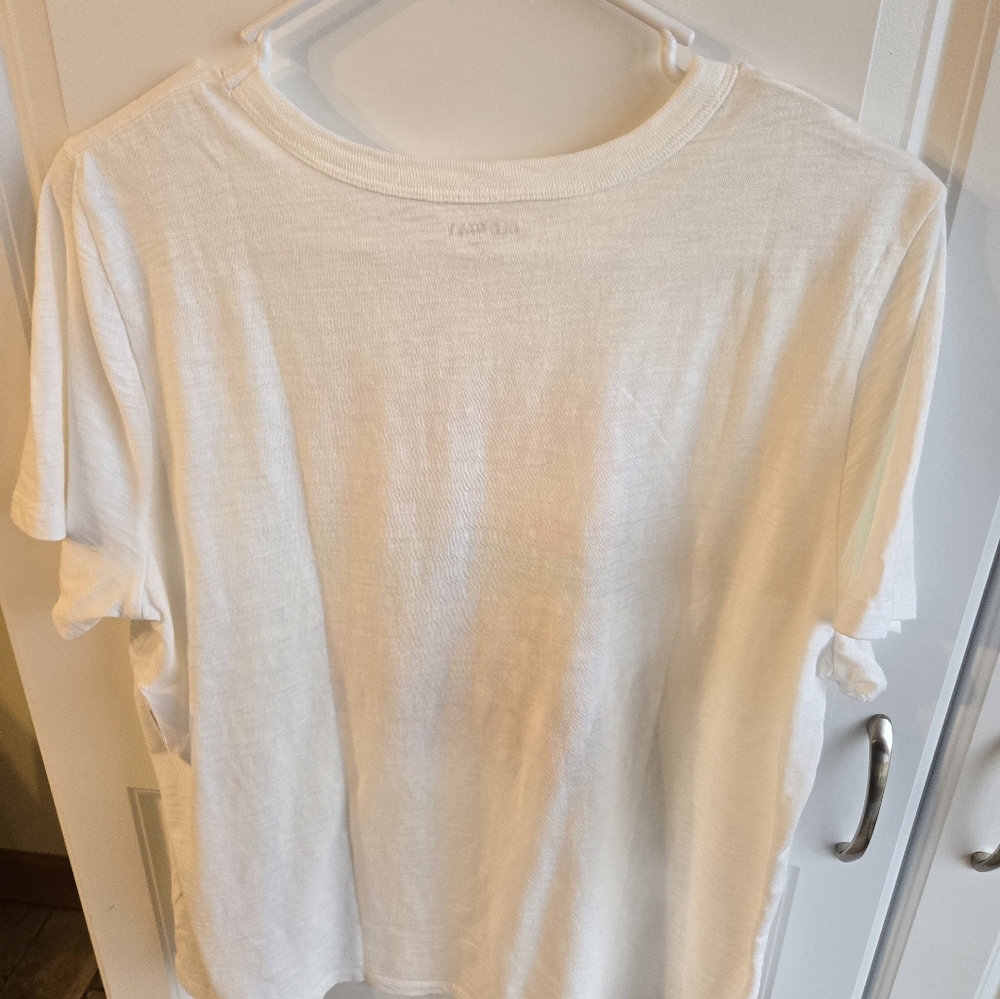 Womans Large Old Navy tee - Picture 4 of 4